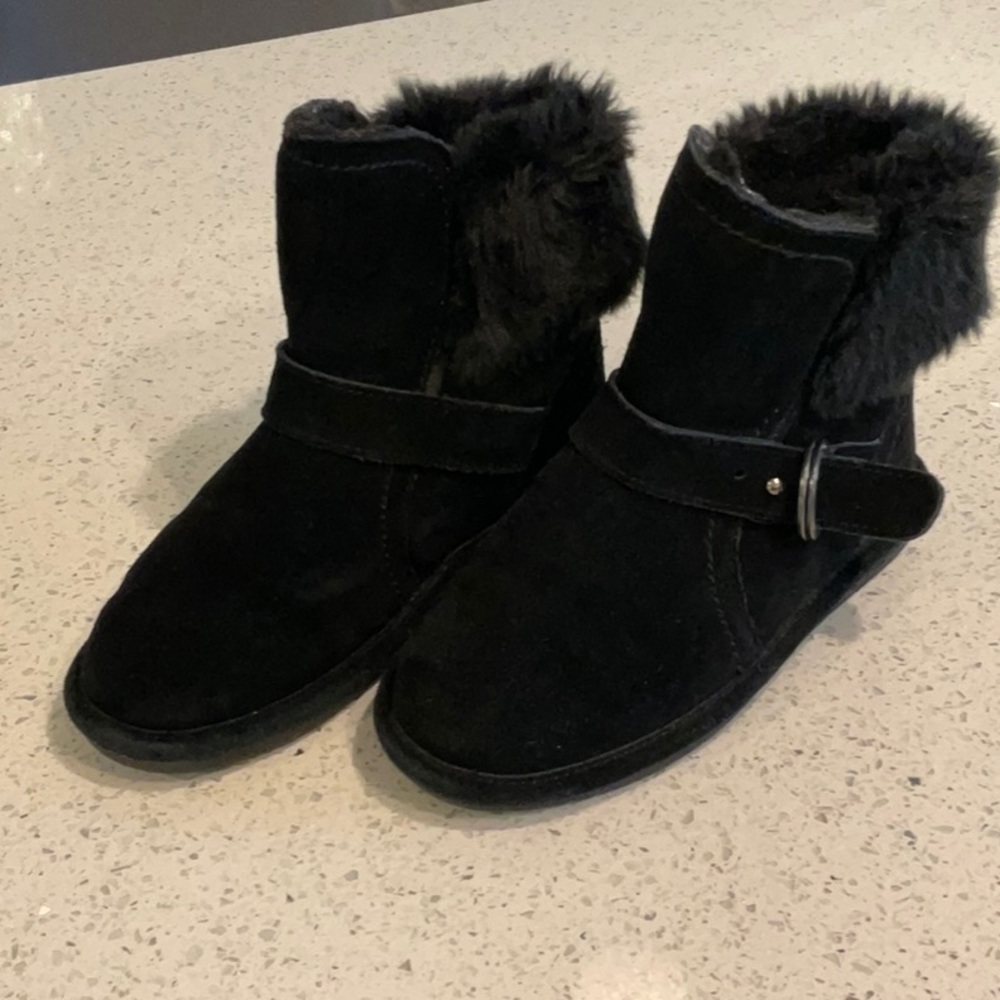 Bearpaw Little Girl Black Fur Lined Boots Size 2